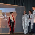 Herodes schrikt van wat de wijzen vertellen over de nieuwe Koning